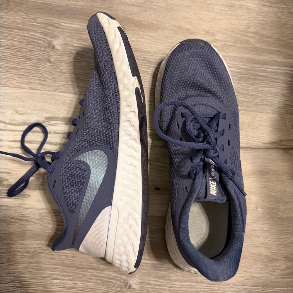 nike tennis shoes